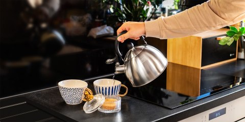 Czajnik ze stali nierdzewnej z gwizdkiem 1,8L Czajnik ze stali nierdzewnej z gwizdkiem 1,8L