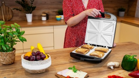 Opiekacz do kanapek z ceramicznymi wkładami na 4 kanapki Opiekacz do kanapek z ceramicznymi wkładami na 4 kanapki